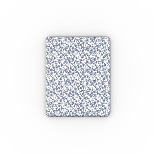Collection Azure Botanics | Ashen Whispers | Étui de protection floral bleu-gris doux avec porte-stylet