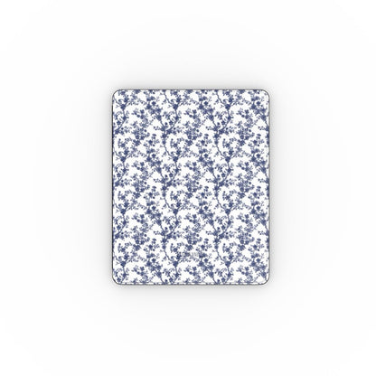 Collection Azure Botanics | Midnight Bloom | Étui de protection floral bleu indigo profond avec porte-stylet